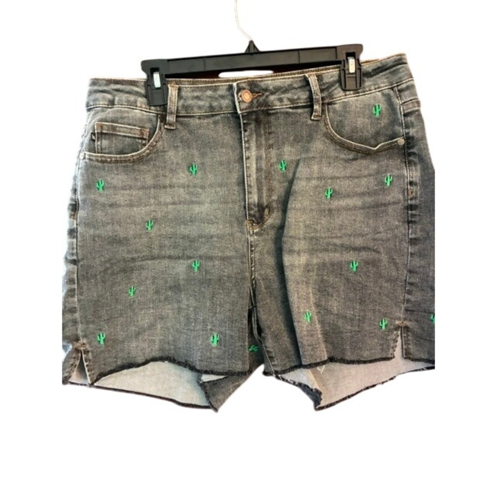 Judy Blue Cactus Embroidered Denim Shorts Womens 2XL Grey Excellent JB150111-GR - Picture 8 of 8